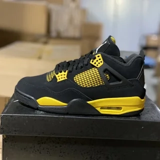 Air Jordan 4 Retro Thunder (2023) DH6927-017 review 