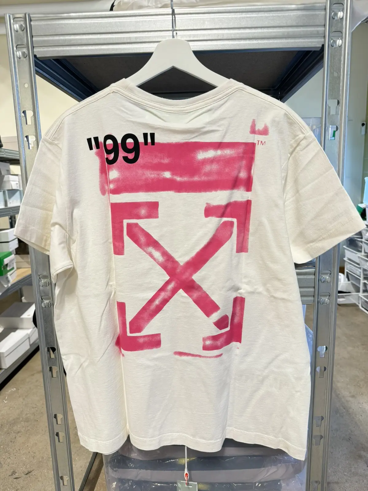 OW Graffiti Pink Arrow Short Sleeve White review gfjhj