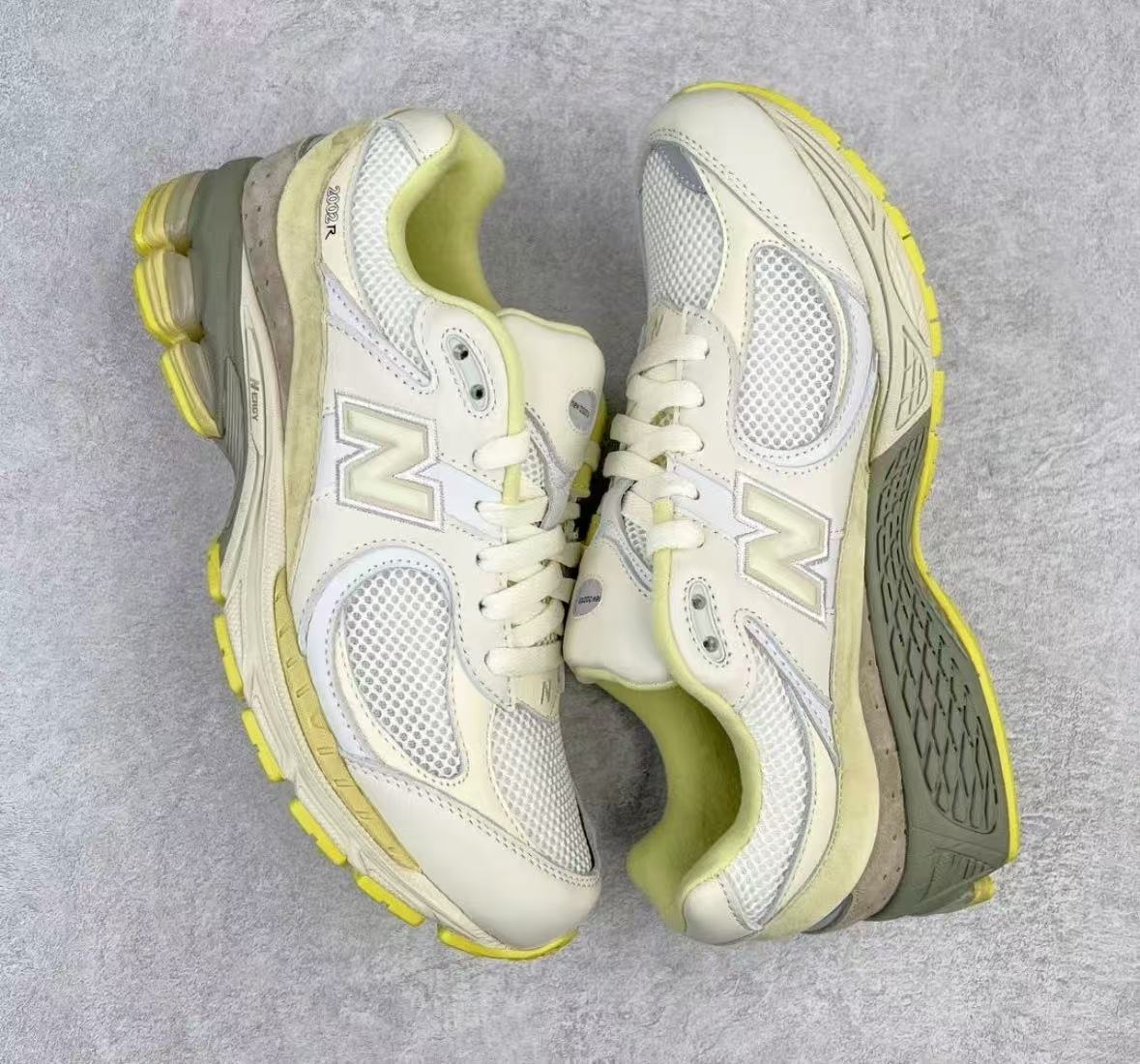 New Balance 2002R AURALEE White M2002RA1 review dghf