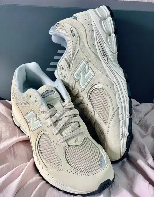 New Balance 2002R Linen M2002RE review 