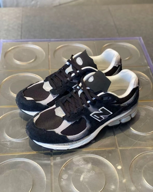 New Balance 2002R Protection Pack Black Grey M2002RDJ  review 