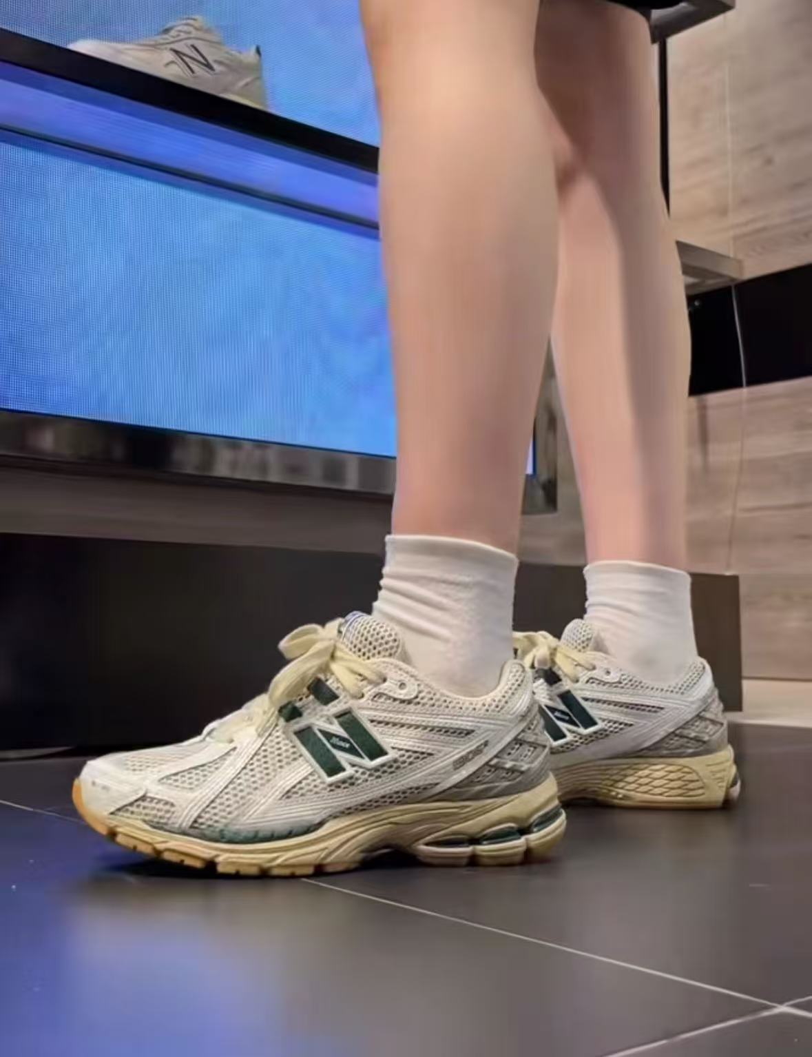 New Balance 1906R White Green Cream M1906RQ review fdgf