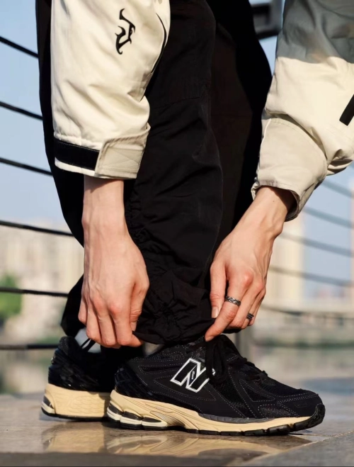 New Balance 1906R Black Taupe M1906RK review 