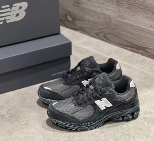 New Balance 2002R Black Grey M2002RBV review 
