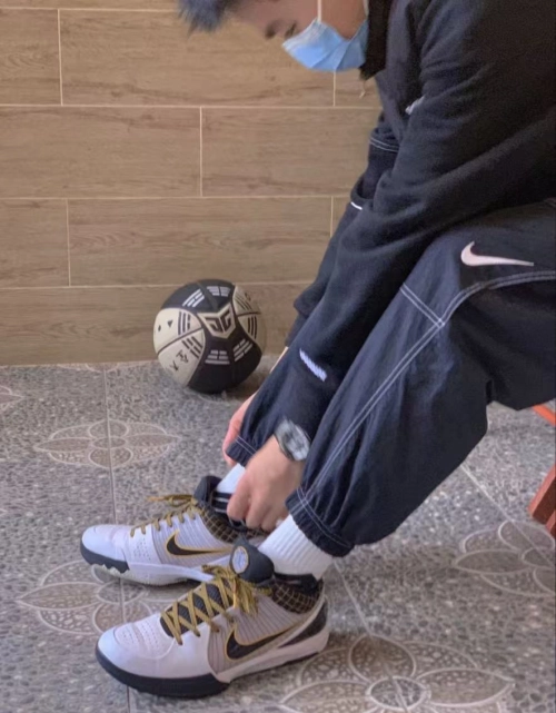 Nike Kobe 4 Protro White Black Del Sol   AV6339-101 review 