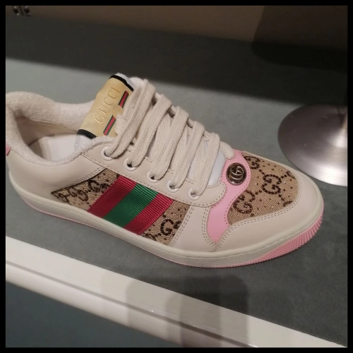 Gucci Screener 677423 9SFR0 2587 review 