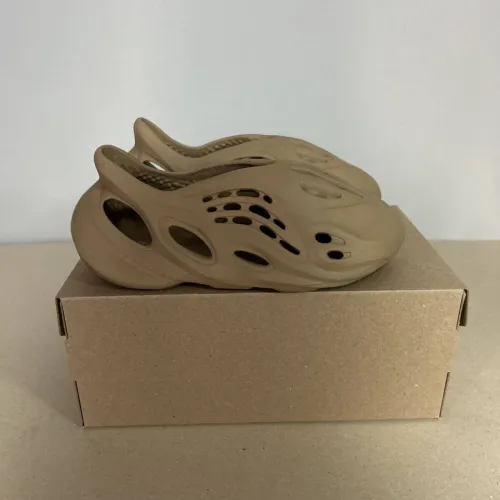 Adidas Yeezy Foam RNR Clay Taupe GV6842 review 