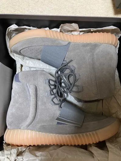 Adidas Yeezy Boost 750 Light Grey Glow In the Dark BB1840 review 