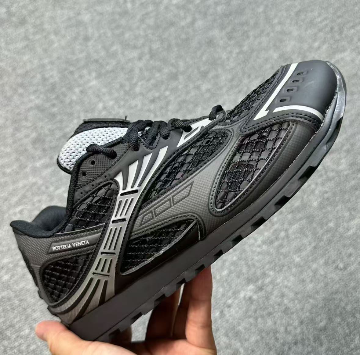 Bottega Veneta Orbit Black  741357V2X401000 review dghn