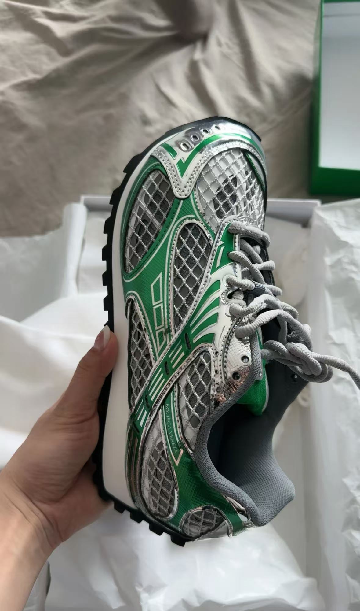 Bottega Veneta Orbit Silver Parakeet (Women's)  755915V2X401428 review fgjhg