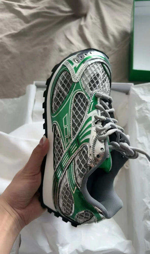 Bottega Veneta Orbit Silver Parakeet (Women's)  755915V2X401428 review 