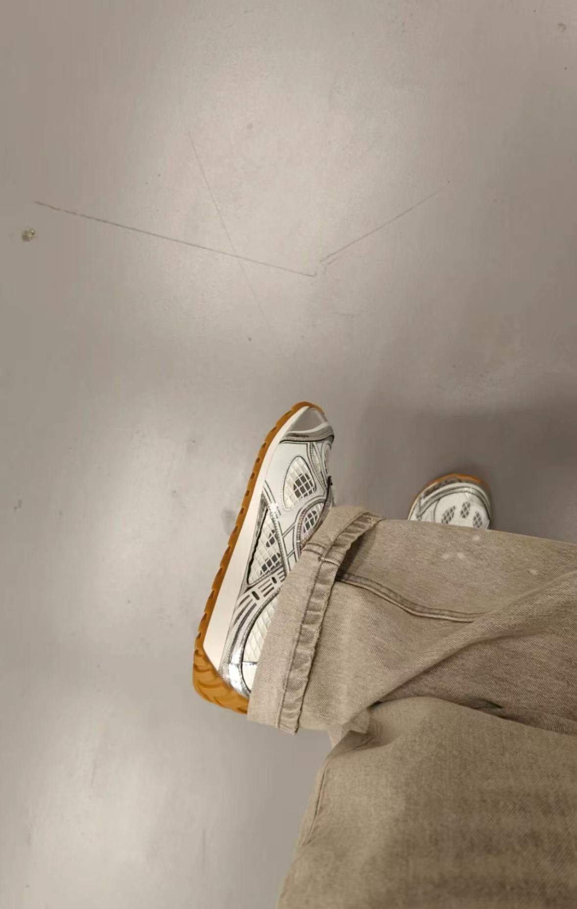 【FLASH SALE】Bottega Veneta Orbit Silver White (Women's)  755915V2X401425 review ghbgv