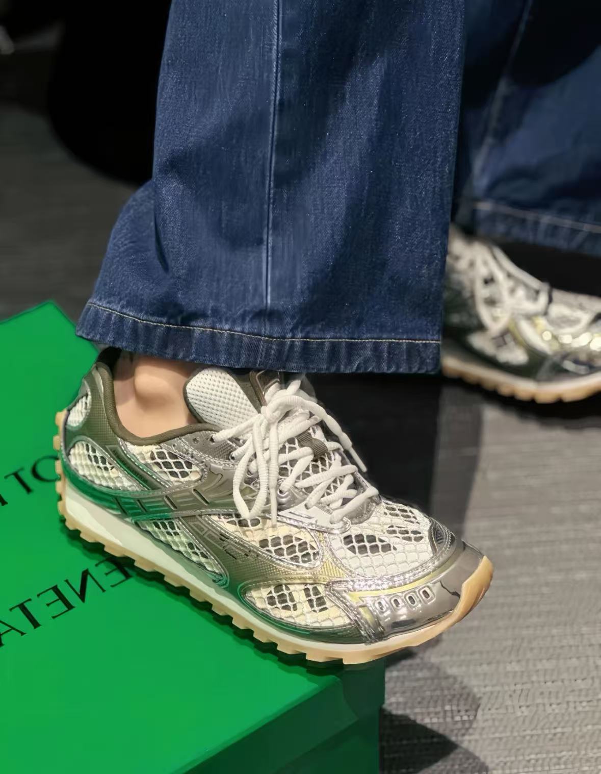 Bottega Veneta Orbit Silver Olive Green 755915V2X402848 review dghg