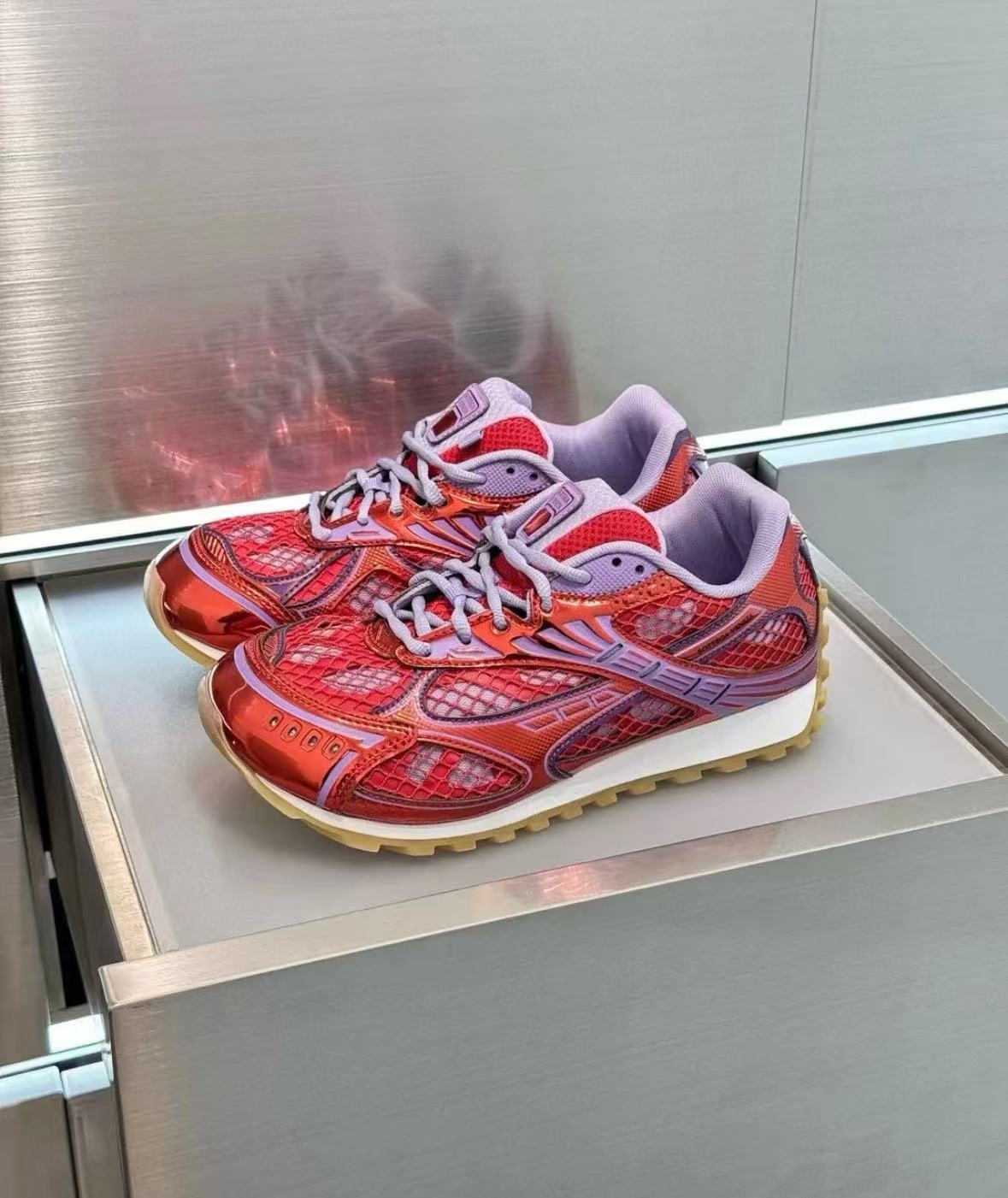 Bottega Veneta Orbit Silver Red 755915V2X405851 review fhjh