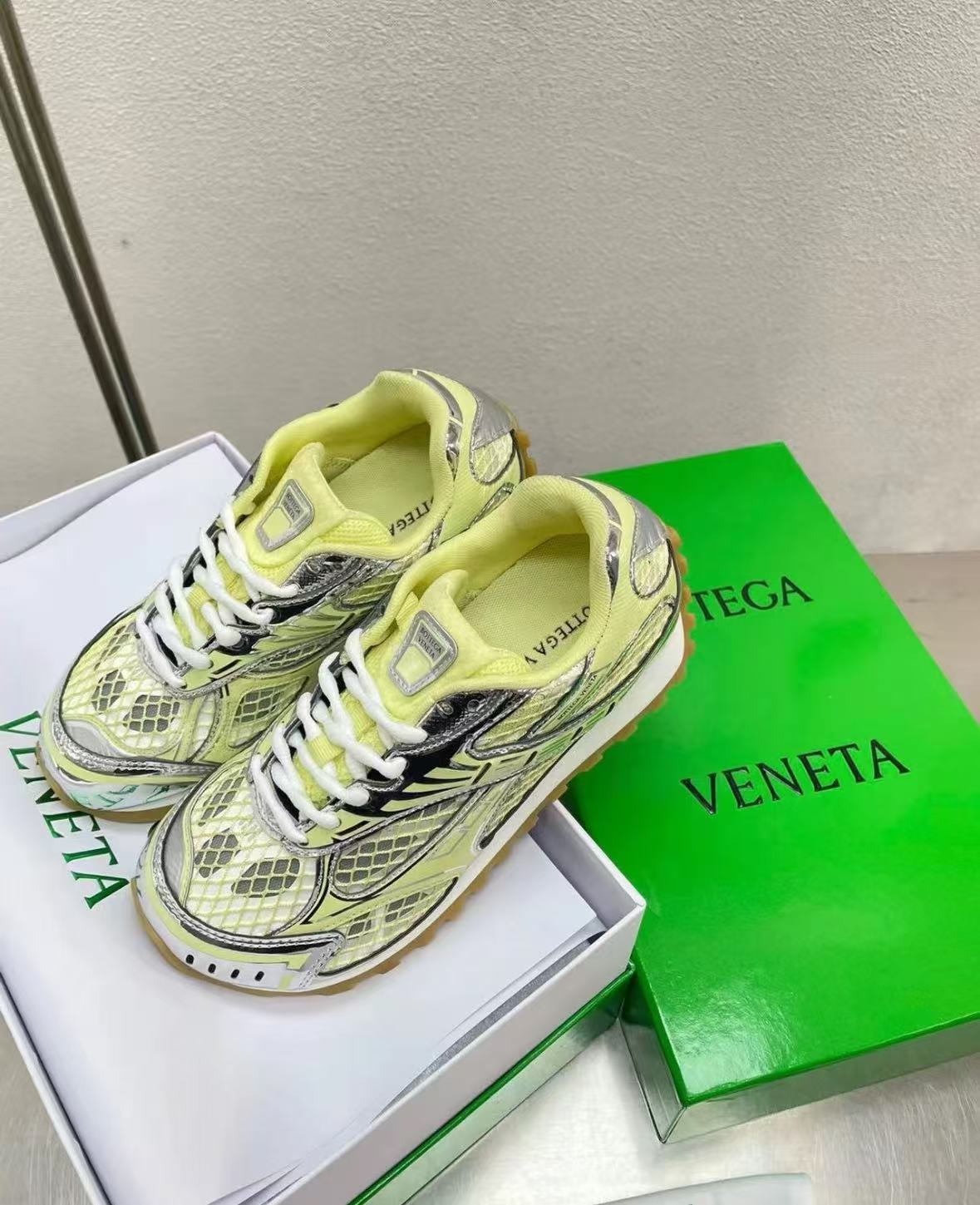 Bottega Veneta Orbit Silver Yellow 741357V2X407421 review ghg