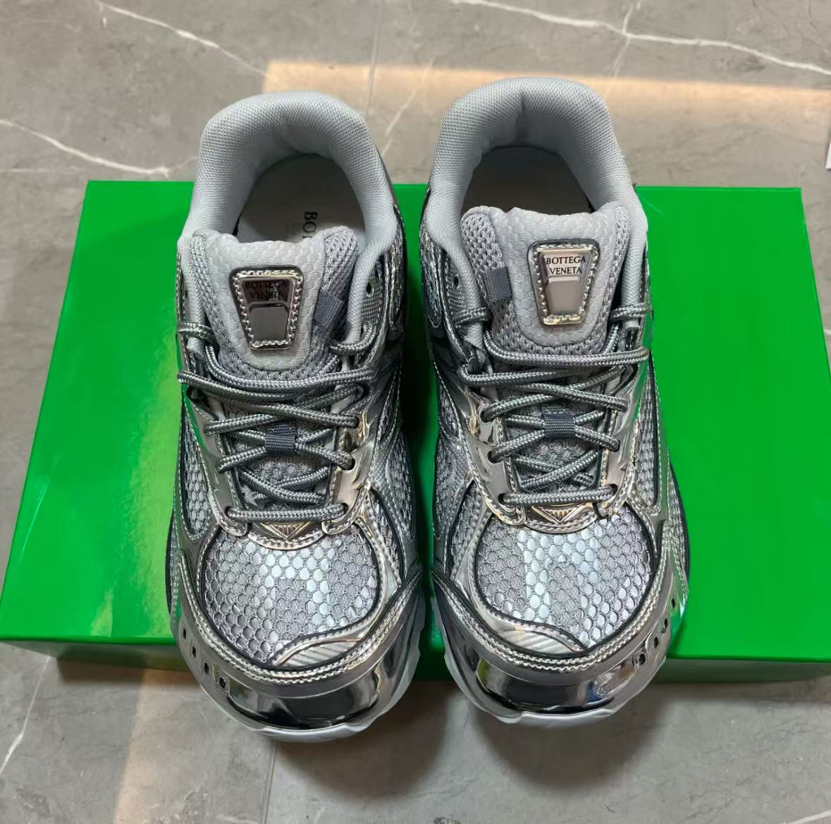 Bottega Veneta Orbit Silvery 755915V4V511414 review ghbg