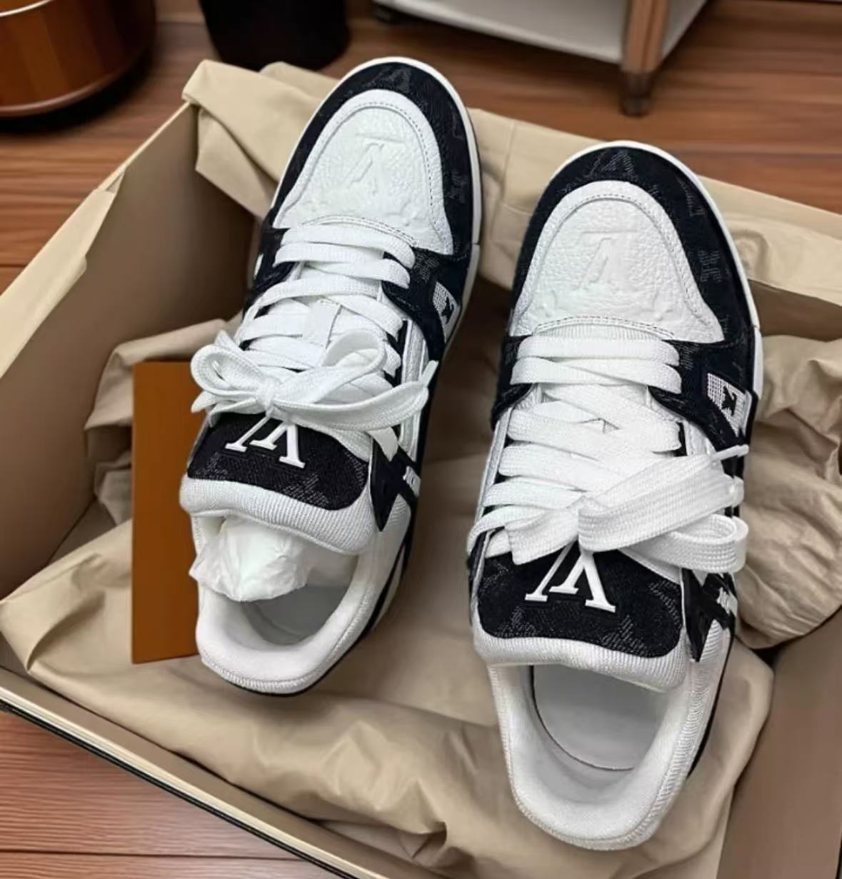  Louis Vuitton Trainer Black And White Cloth Cover  VL1202 review dfh