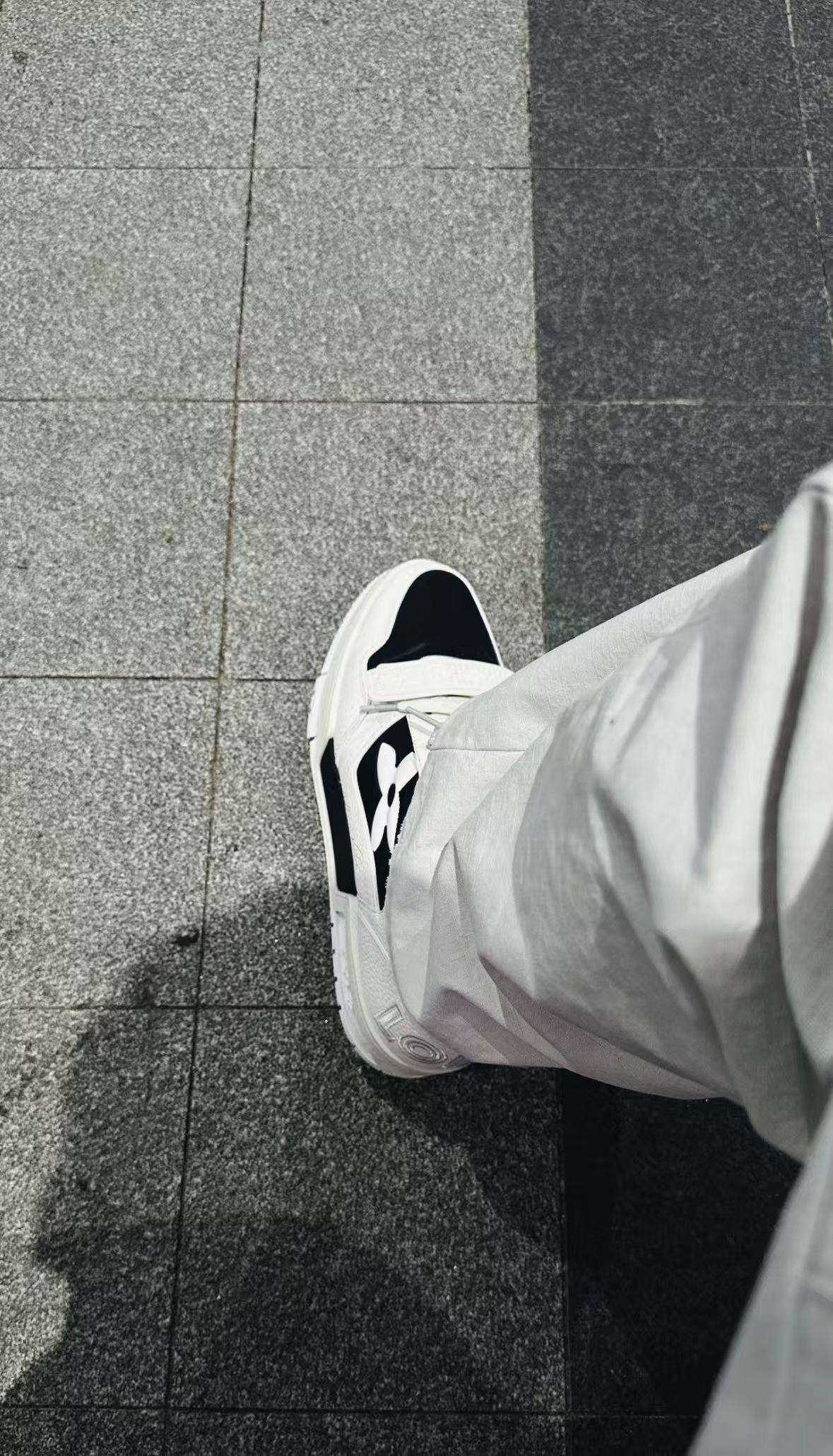 Louis Vuitton LV Trainer Cream Black 1ACW3K review fdhg