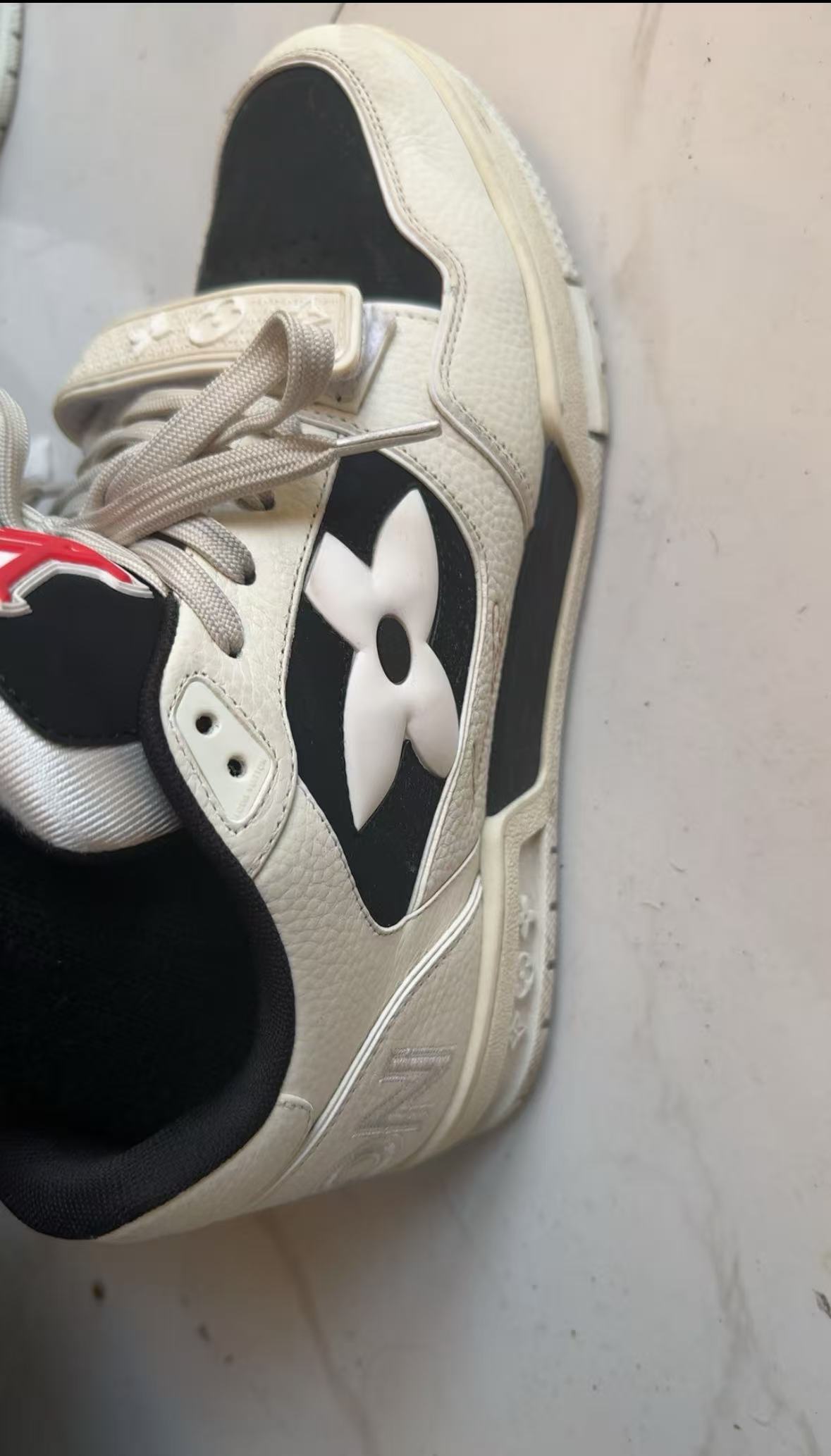 Louis Vuitton LV Trainer Cream Black 1ACW3K review sfgfd