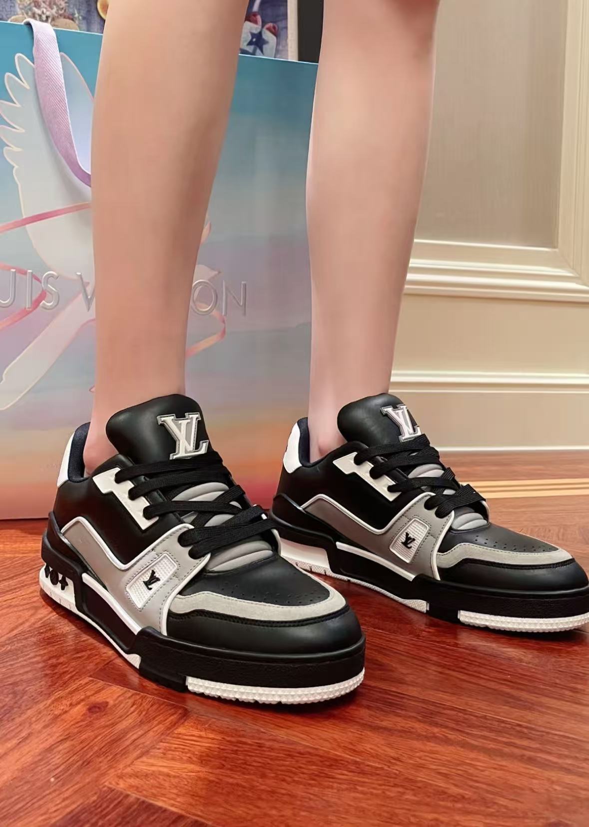 Louis Vuitton LV Trainer Black Grey White 1AAHS2 review dfhg