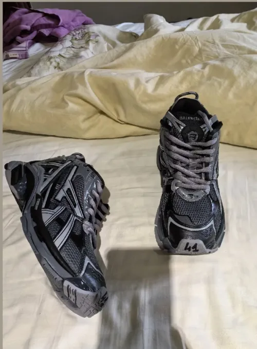 【 Flash Sale】Balenciaga Runner All Black Gray 677402 W3RB2 1515 review Medderson Sanon
