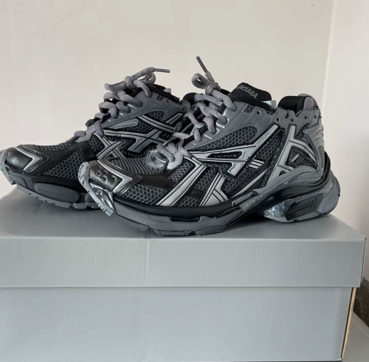 Balenciaga Runner All Black Gray 677402 W3RB2 1515 review Mason Irving