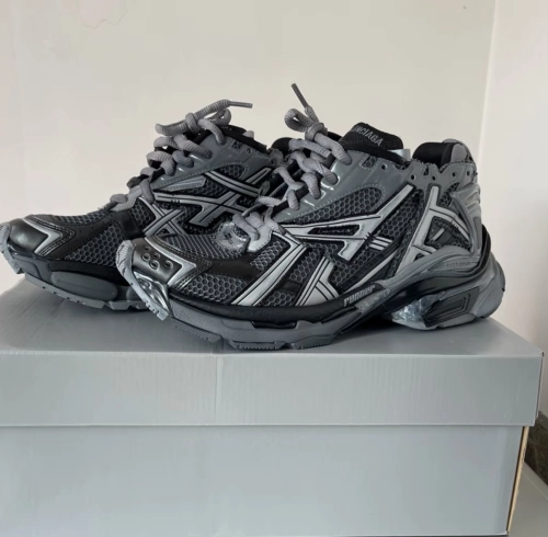 Balenciaga Runner All Black Gray 677402 W3RB2 1515 review 