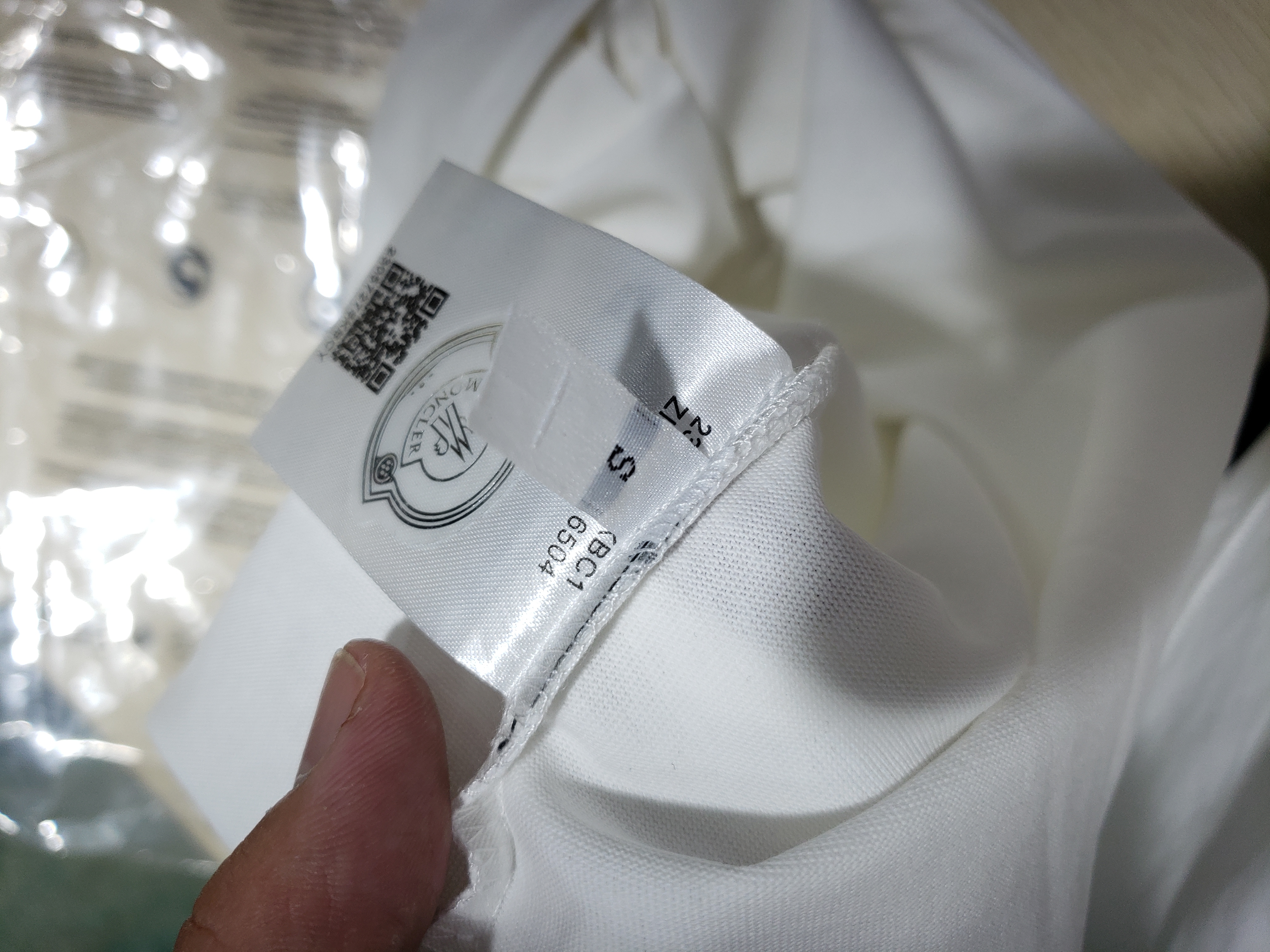 Moncler 2025 Spring and Summer New Short Sleeve T-shirt White review Obosneaker 01