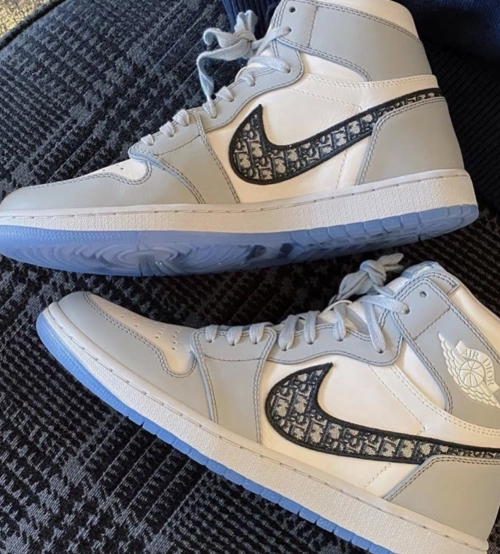 Air Jordan 1 Retro High Dior CN8607-002  review 