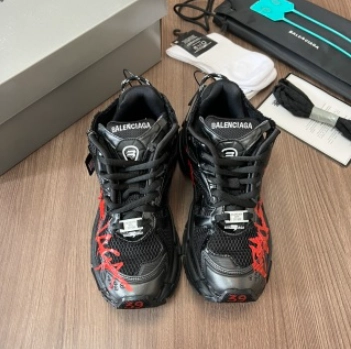 Balenciaga Runner Black And Red Characters 677402 W3RB1 0102 review 
