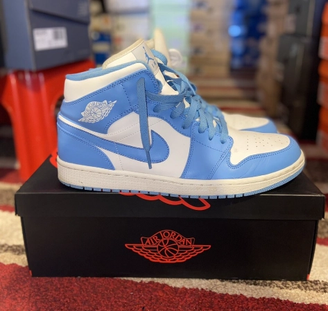 Air Jordan 1 Retro Mid UNC 554724-106 review 