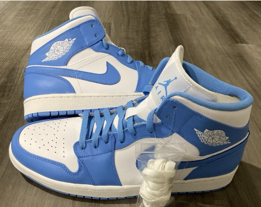 Air Jordan 1 Retro Mid UNC 554724-106 review Aria
