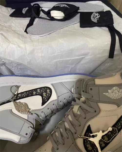 Air Jordan 1 Retro High Dior CN8607-002  review 