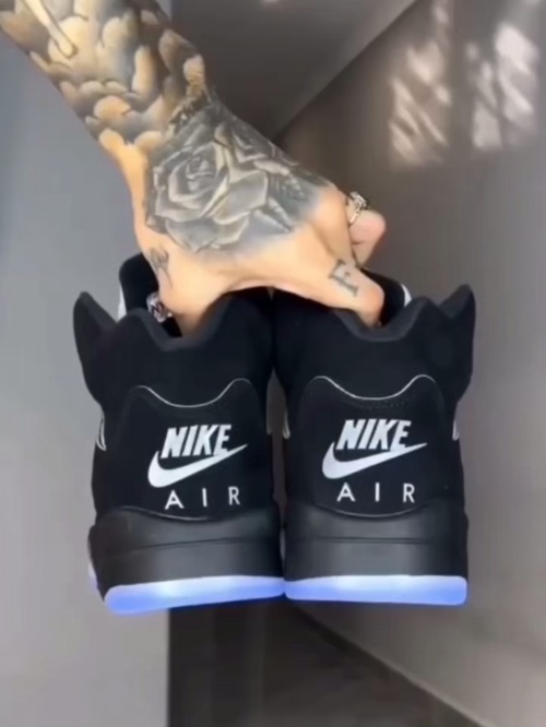 【FLASH SALE】Air Jordan 5 Black Metallic Reimagined HF3975-001 review 