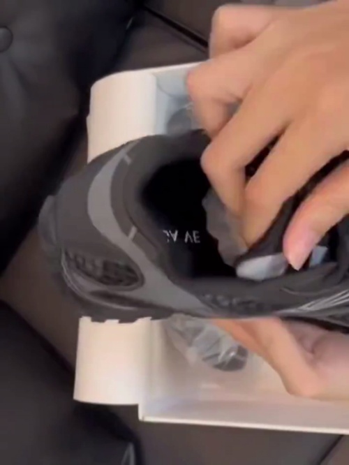 Bottega Veneta Orbit Black  741357V2X401000 review 