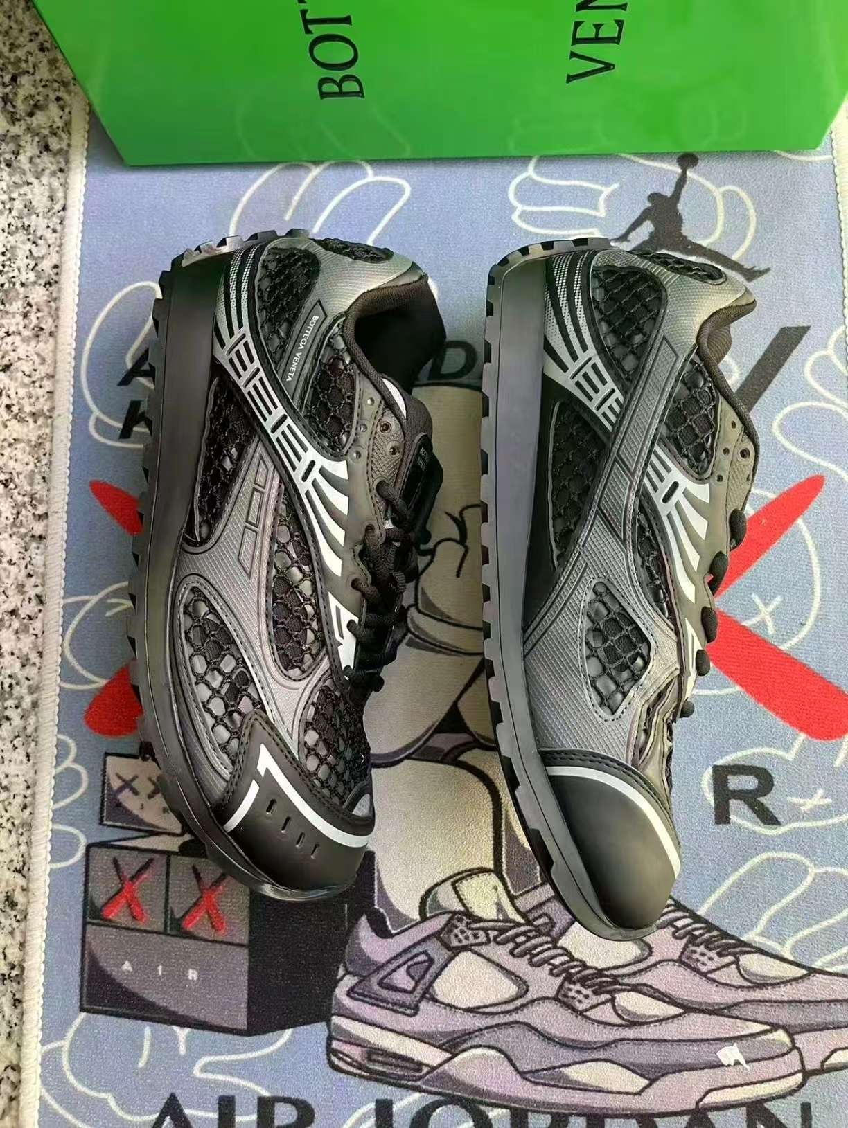 Bottega Veneta Orbit Black  741357V2X401000 review Cameron 01