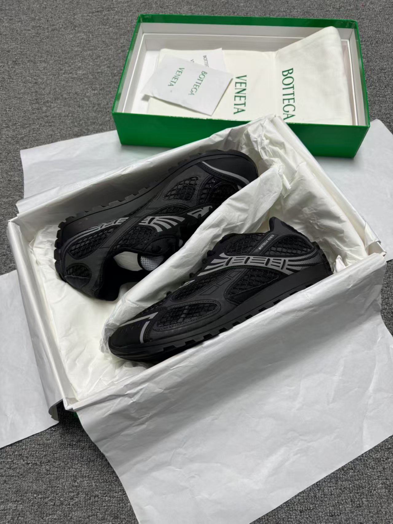 Bottega Veneta Orbit Black  741357V2X401000 review Broderick