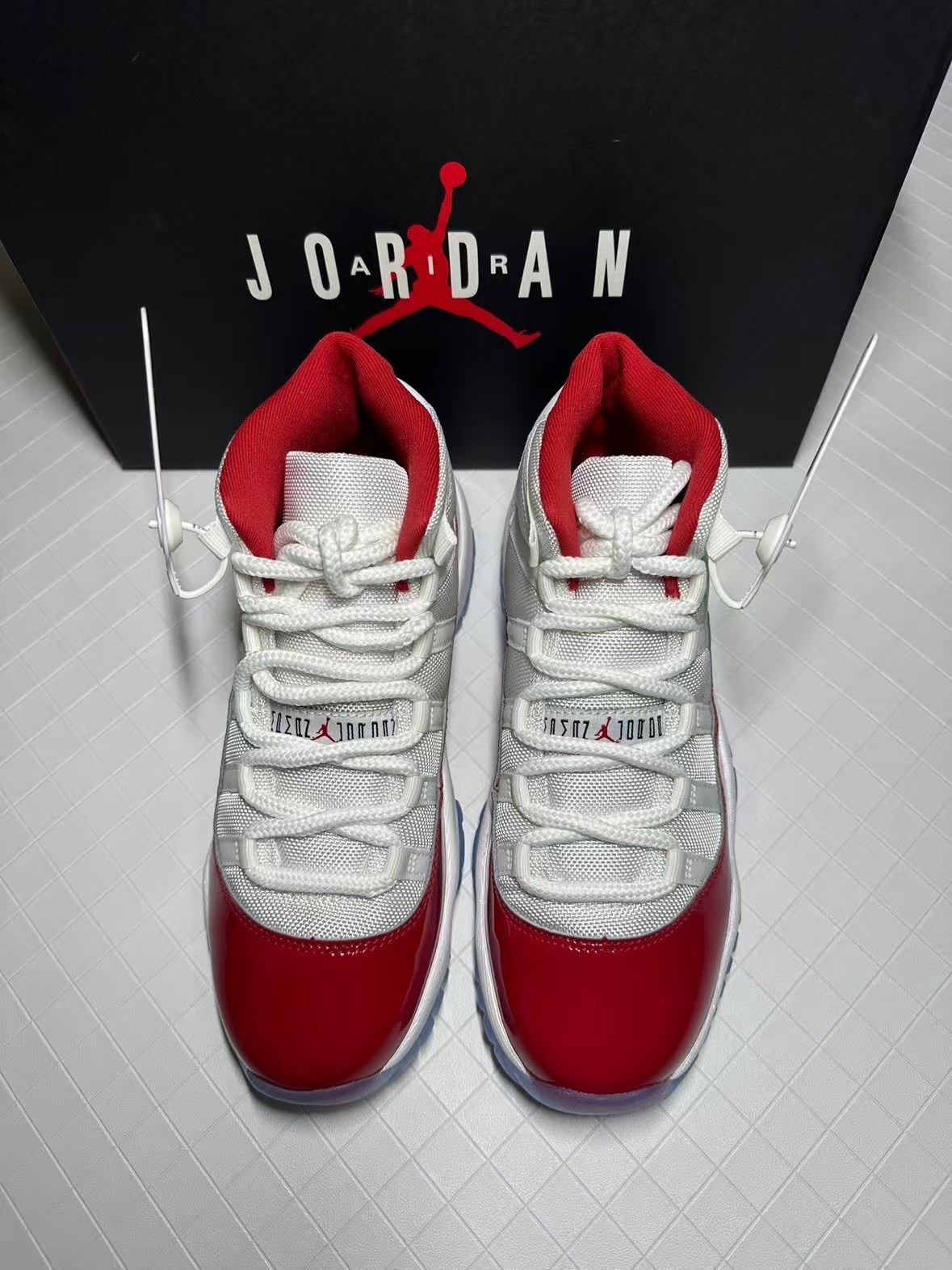 Air Jordan 11 Retro Cherry (2022) CT8012-116 review Isidore 04