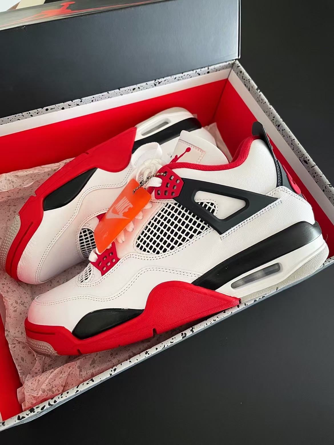 Air Jordan 4 Retro Fire Red (2020) DC7770-160 review Phil 01