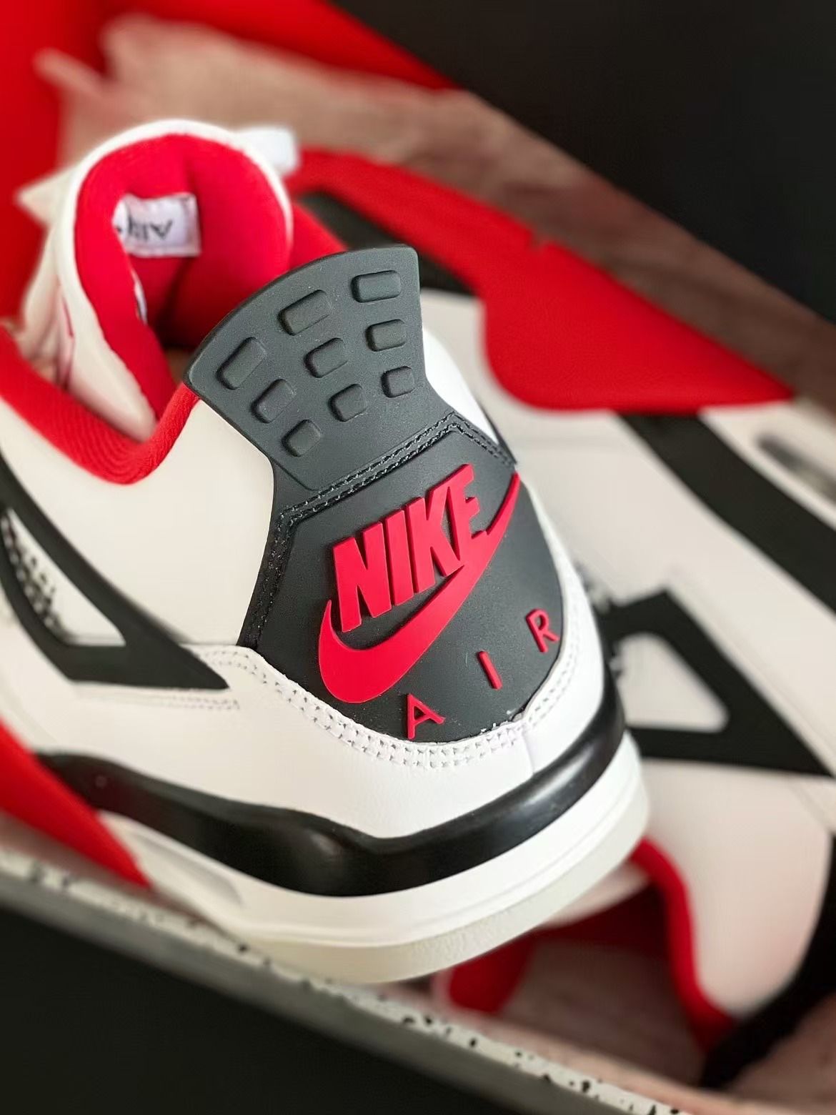 Air Jordan 4 Retro Fire Red (2020) DC7770-160 review Phil 02