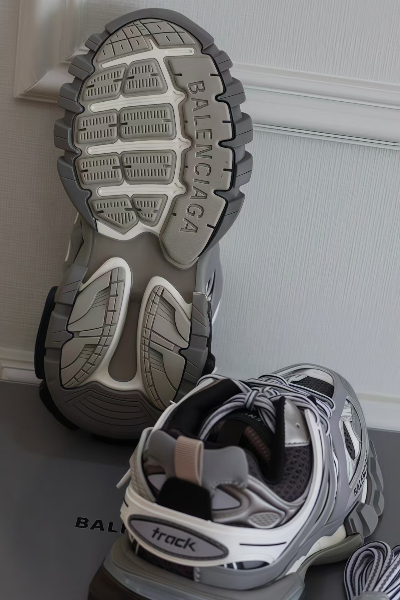 Balenciaga Tess S.Grey  555032 W1GB7 1214 (With LED) review Rupert 01