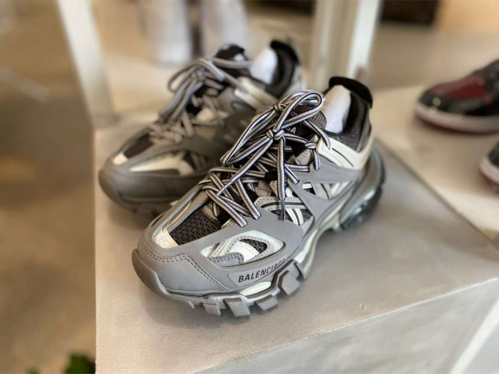 Balenciaga Tess S.Grey  555032 W1GB7 1214 (With LED) review Perry 00