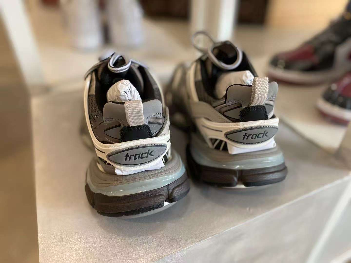 Balenciaga Tess S.Grey  555032 W1GB7 1214 (With LED) review Perry 01