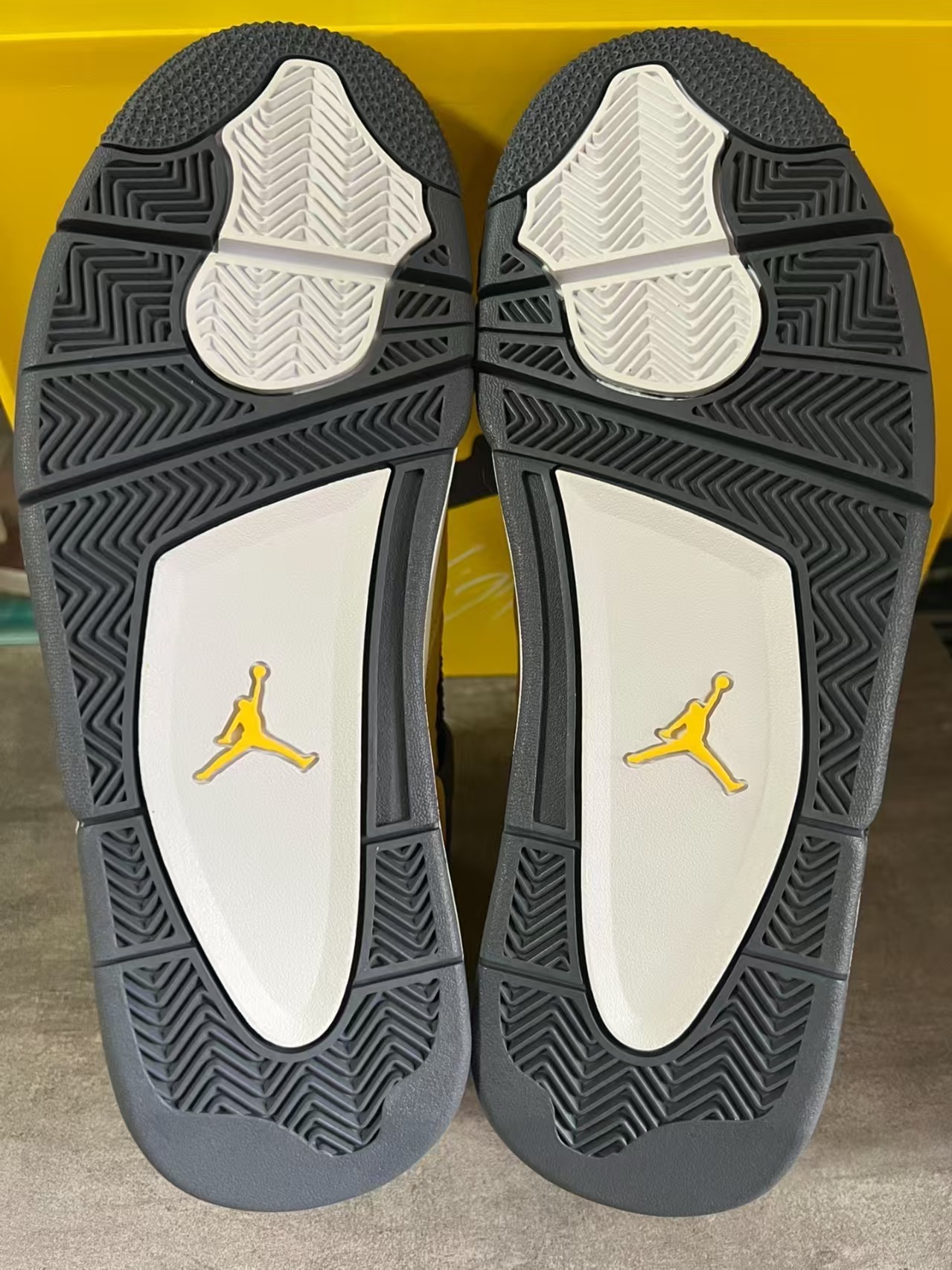 Air Jordan 4 Retro Lightning (2021) CT8527-700 [Top Version] review Fido 01