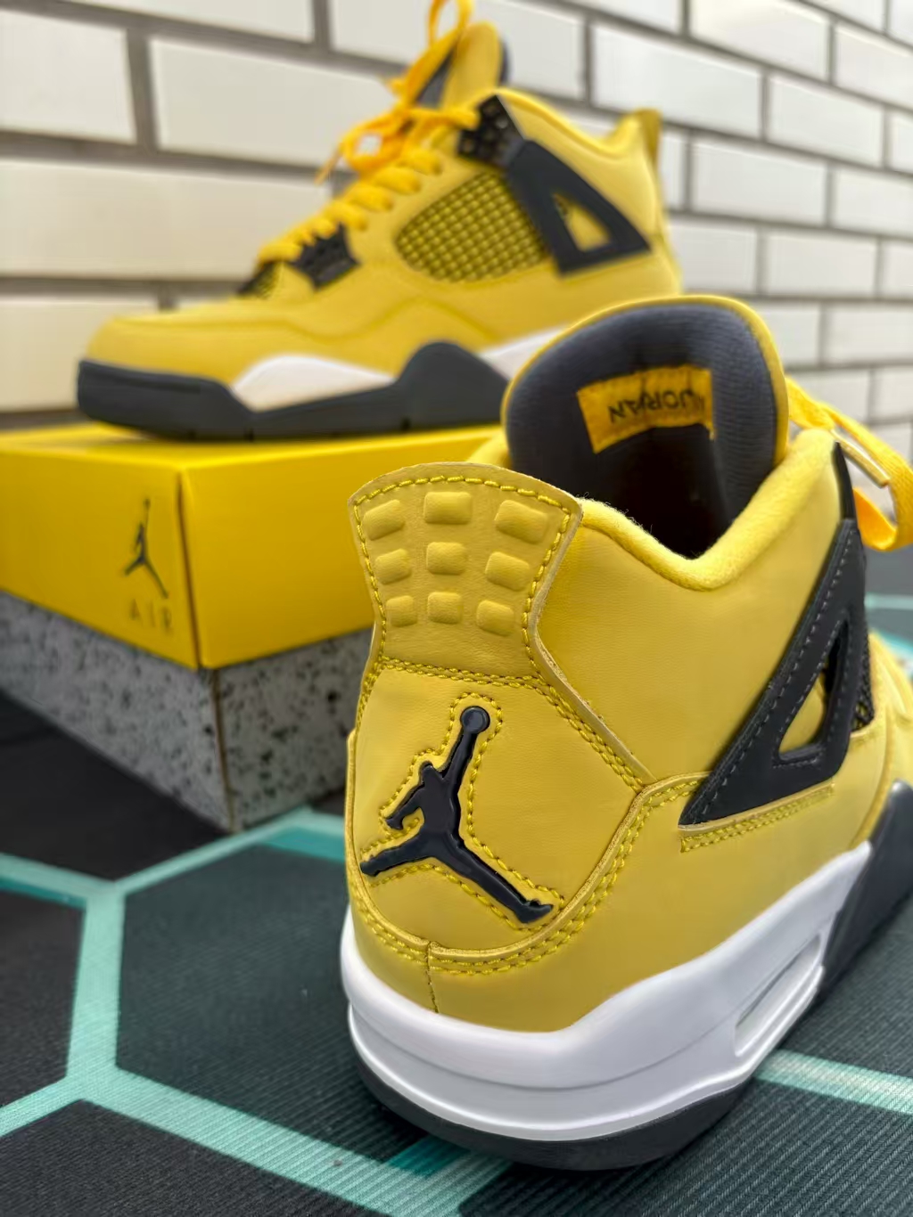 Air Jordan 4 Retro Lightning (2021) CT8527-700 [Top Version] review Gavin 01