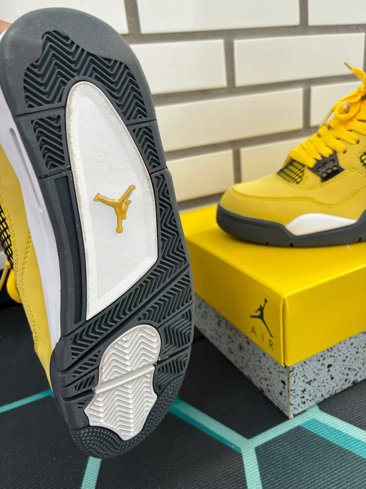 Air Jordan 4 Retro Lightning (2021) CT8527-700 [Top Version] review Gavin 02