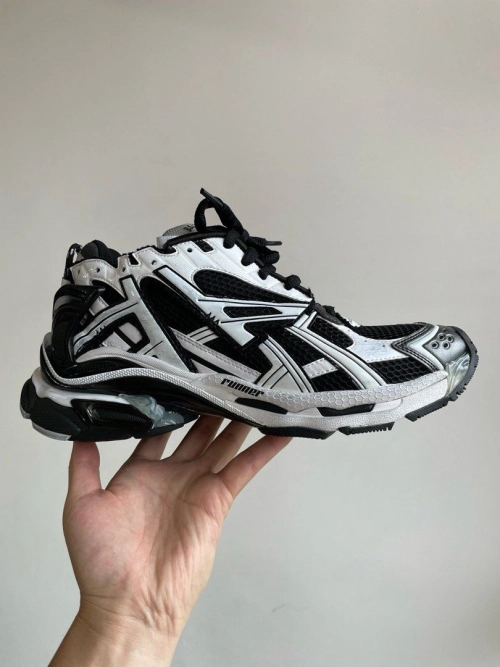 Balenciaga Runner Black White  677403W3RB29010 review 