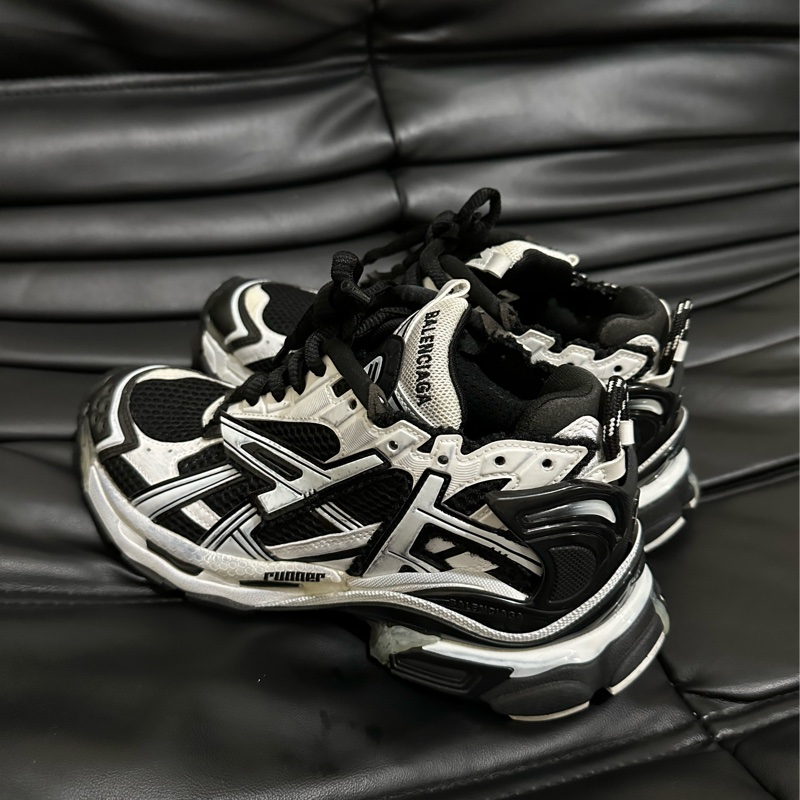 Balenciaga Runner Black White  677403W3RB29010 review Galen 01