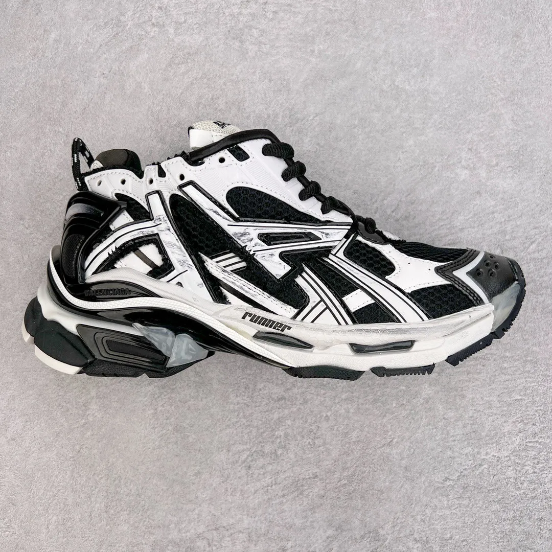 Balenciaga Runner Black White  677403W3RB29010 review Fion 00