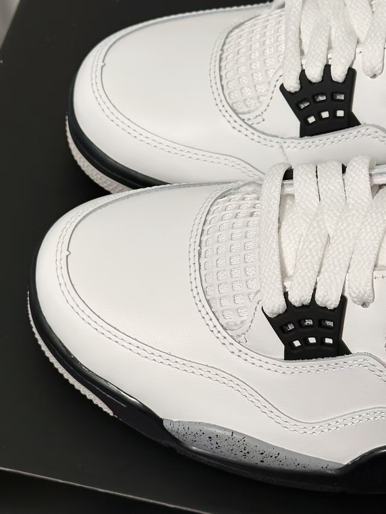 Jordan 4 Retro White Cement (2025) FV5029-100 review Lionel 01